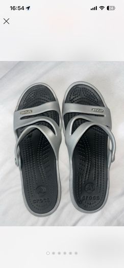 Size 3/4 croc sandal perfect condition