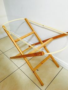 Moses basket stand