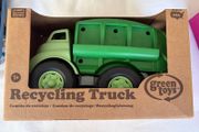 Kids recycling truck