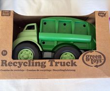 Kids recycling truck