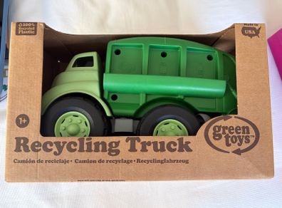 Kids recycling truck