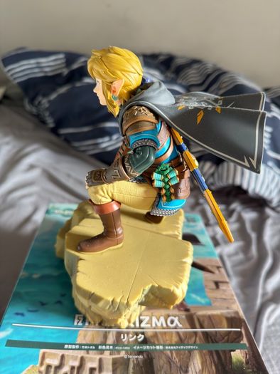 zelda statue