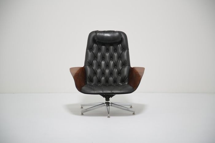 Mid-Century Sculpted Walnut Mr. Chair Lounge Chair by George Mulhauser for Plycraft, 1960s