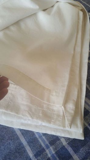 Curtains + tie-back.