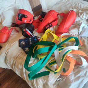 Karate suit head gear and gloves