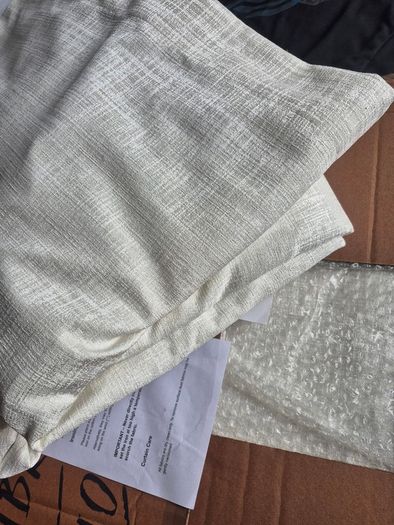 White textured Curtain set