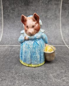 Beatrix Potter - Aunt Pettitoes Collectable Figurine