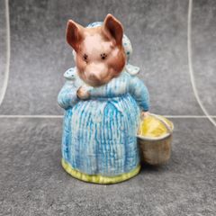 Beatrix Potter - Aunt Pettitoes Collectable Figurine