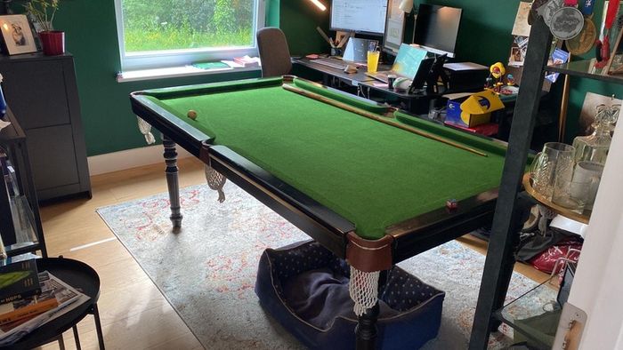 Pool table