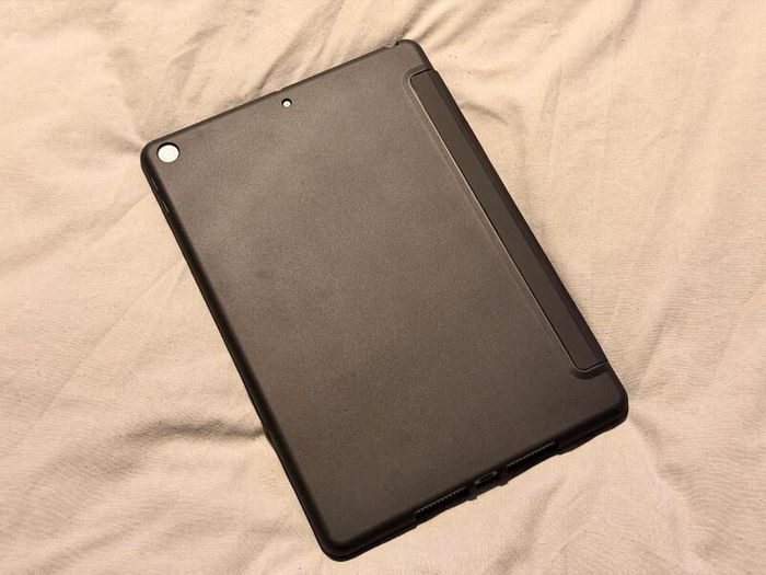 Apple iPad 9th Gen 64GB with case