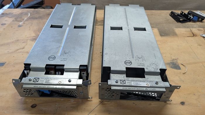 Apc Smt3000rmi2u Ups