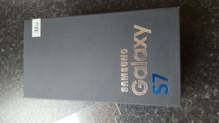 Samsung galaxy s7 with all accessories