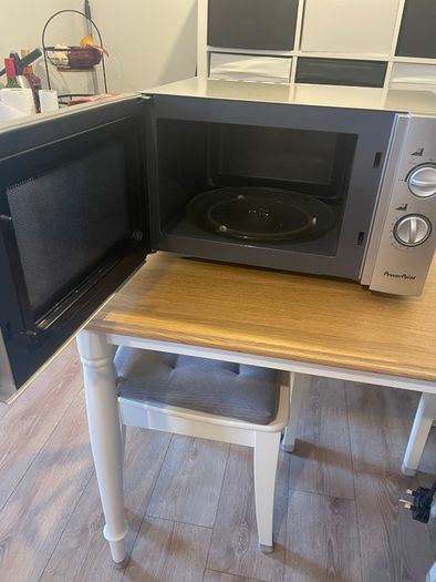 PowerPoint 25L 900W microwave