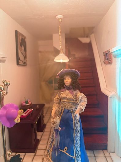Stunning approx 140cm high 4 story extra large Georgian dolls house with contents, servants quarters and separate garage