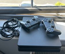ps4 with 2 controllers