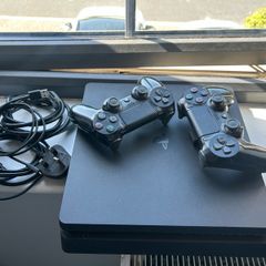 ps4 with 2 controllers