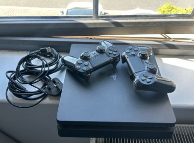 ps4 with 2 controllers