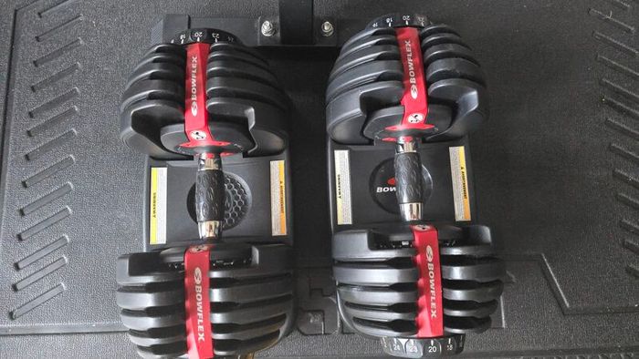 Pair of Bowflex 552i Adjustable Dumbbells 2-24kg