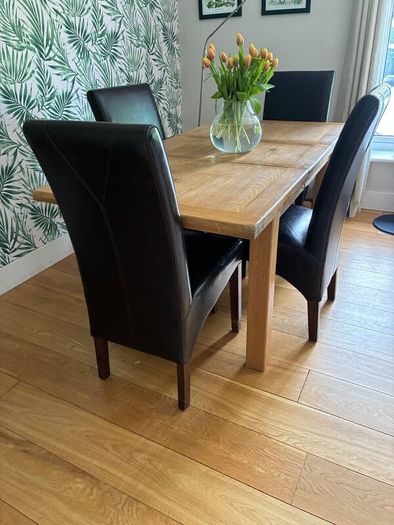 Dining table & 6 Chairs