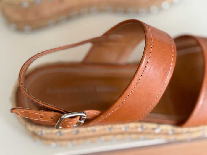 High-quality Italian leather tan sandals