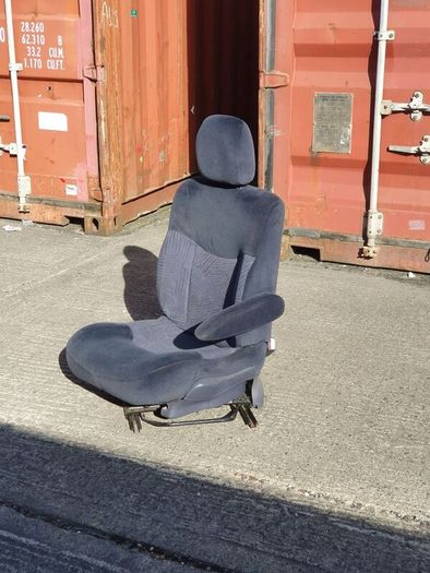 Driver's seat with swivel base