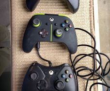 Two Broken Xbox controllers Lot2