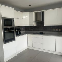 Fitted kitchen cabinets. Quartz worktop and Island