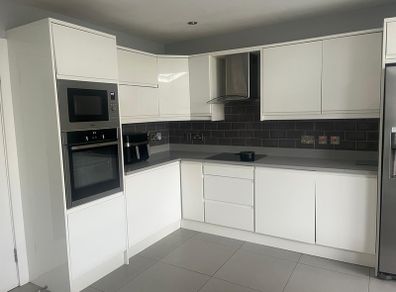 Fitted kitchen cabinets. Quartz worktop and Island