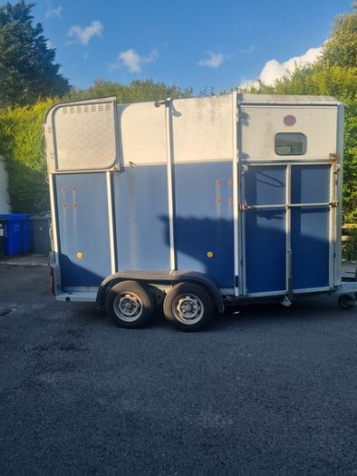 horse box