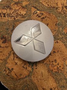 GENUINE Mitsubishi Montero Pajero Wheel Centre Hub Cap Silver