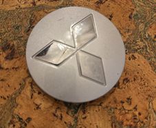 GENUINE Mitsubishi Montero Pajero Wheel Centre Hub Cap Silver