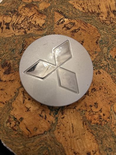 GENUINE Mitsubishi Montero Pajero Wheel Centre Hub Cap Silver