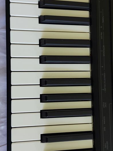 YAMAHA PSR-F51 61 key Keyboard, working perfect and in like new condition, comes with power adaptor