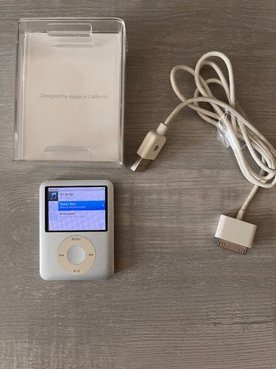 Apple iPod Nano 3rd Generation 4GB Silver A1236