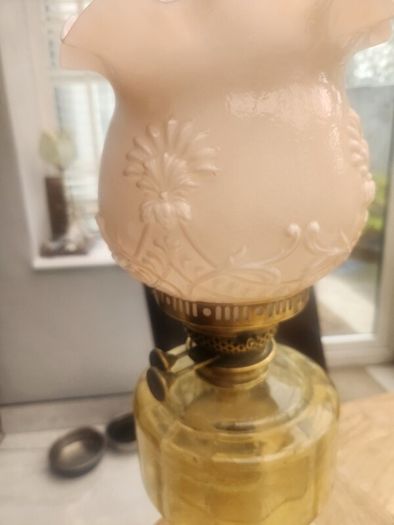 Victorian duplex oil lamp. working .