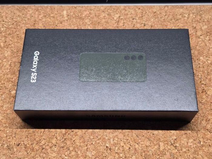 Samsung Galaxy S23 256GB Unlocked + Extras