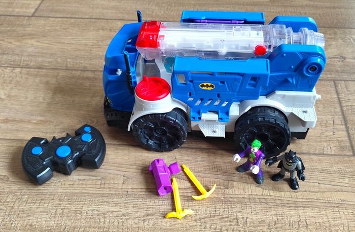IMAGINEXT Batman RC Mobile Command Center PlaySet