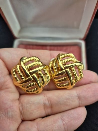 Vintage Gold Tone Earrings
