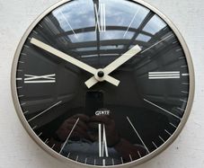 Vintage GENTS of Leister blackface Roman Numerals clock c1960