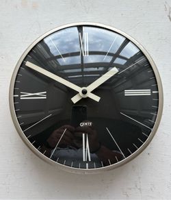 Vintage GENTS of Leister blackface Roman Numerals clock c1960