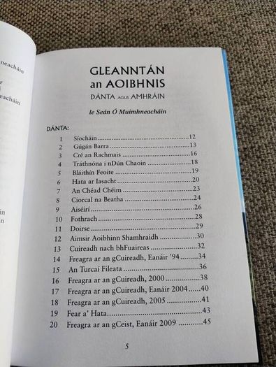 Gleanntan an Aoibhnis Danta agus Amhrain le Sean O Muimhneacain 2011 signed by the author plus 2 CDs included see photos FREE STANDARD POSTAGE INCLUDED
