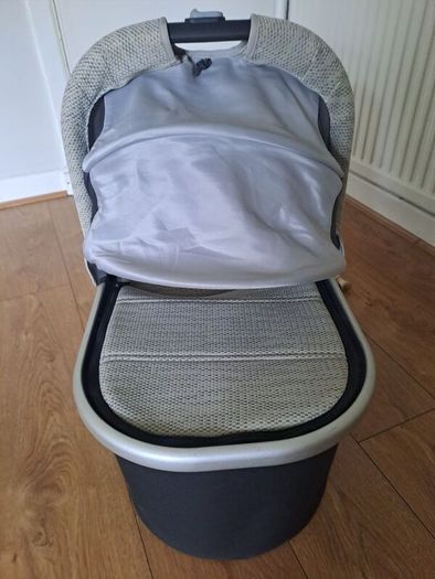 uppababy vista bassinet