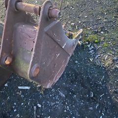JCB buckets