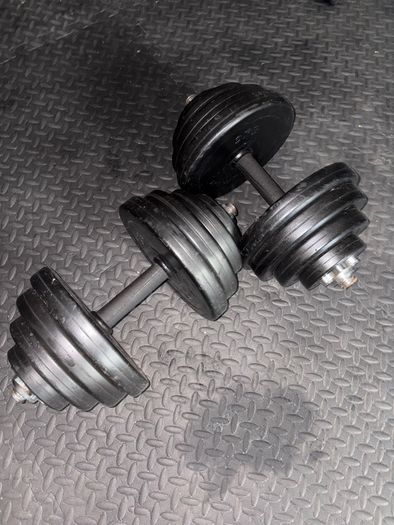 Adjustable dumbbells