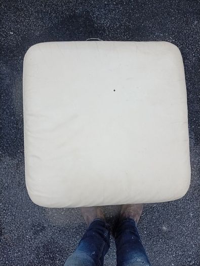 Poofy chair