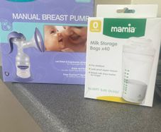 Manual breast pump