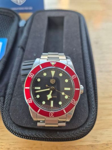 Watchdives 37mm, seiko sweeping second hand quartz