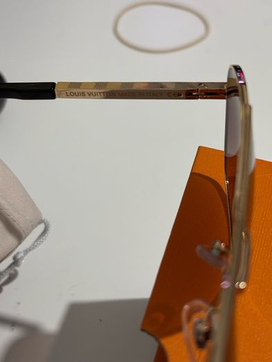 Gold lv Louis Vuitton glasses/sunglasses