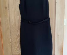 Black sleeveless dress