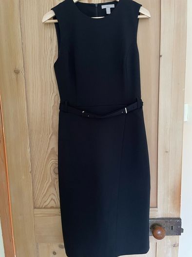 Black sleeveless dress